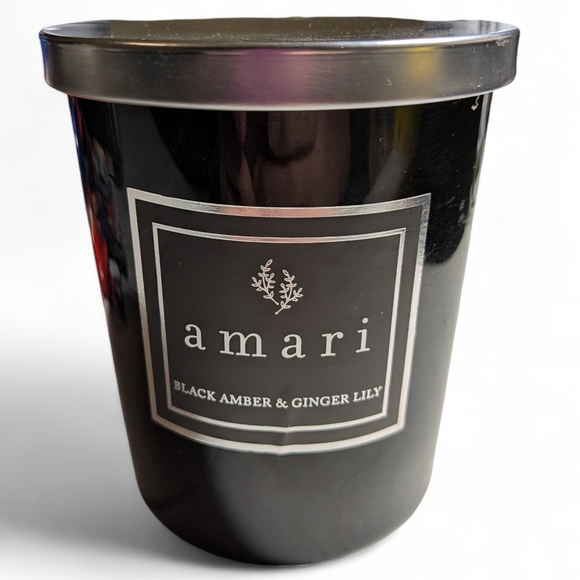 amari Black Amber & Ginger Lily Scented Candle - Picture 3 of 6